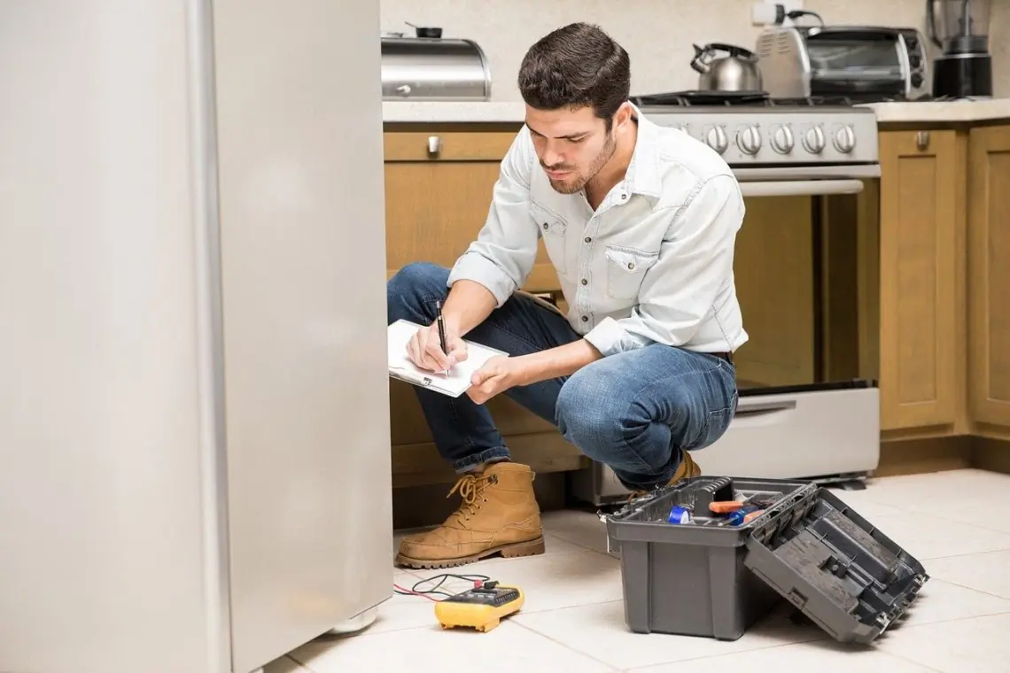 Frigorífico que não faz frio com diagnóstico de avaria no compressor e motor